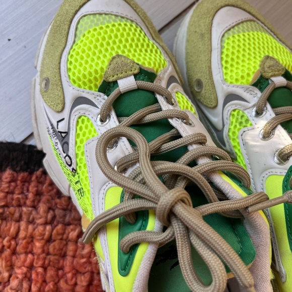 Lacoste Neo Running Shoes - Picture 8 of 8